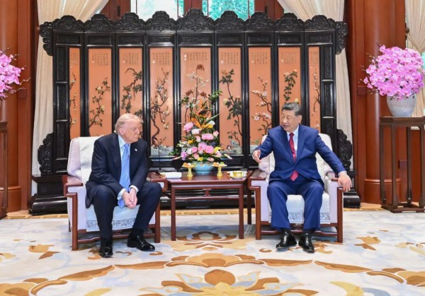 详讯 | 习近平同美国总统特朗普在中南海小范围会晤