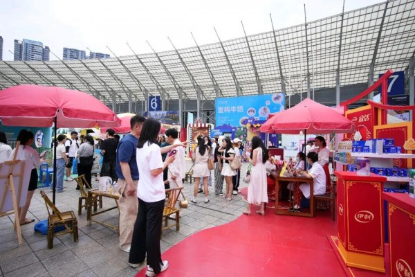 伊利闪亮中国“乳超” ，国际乳联主席点赞
