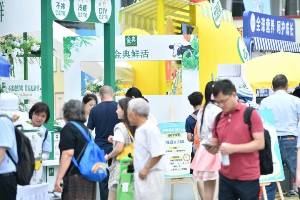 伊利闪亮中国“乳超” ，国际乳联主席点赞