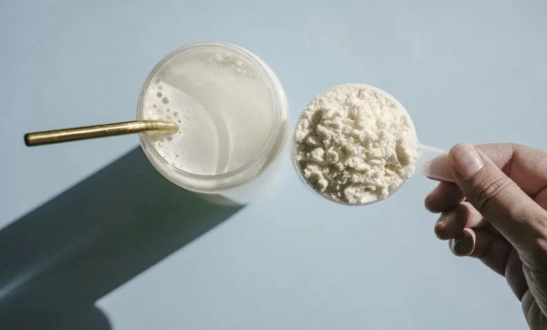 蛋白粉涨疯了！乳清蛋白短板让人干着急