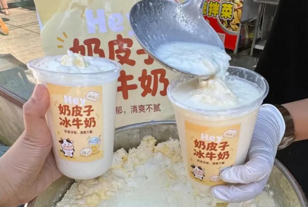 这类乳制品火了！话题播放量破亿，8-15元/杯