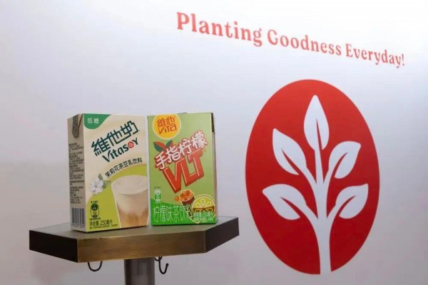 那个陪一代人长大的"国民饮品"，现在要靠卖地撑业绩了？
