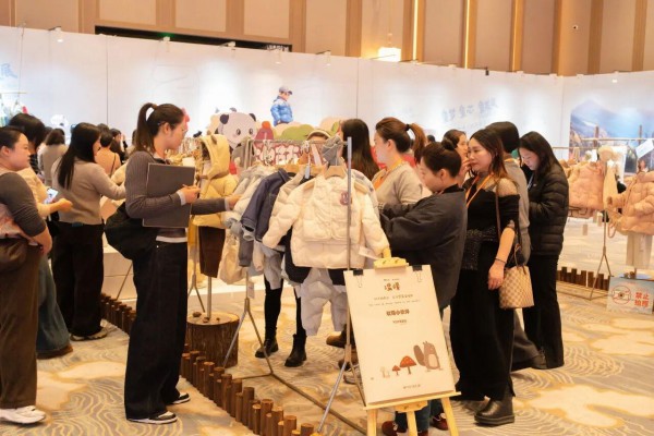 婴童羽绒的低价困局，一道用12年解开的质价比命题 | 对话壹路人罗声铨