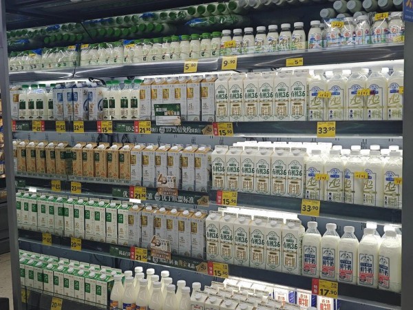 原奶价格行至拐点！蒙牛、伊利同步出手加码上游牧场布局