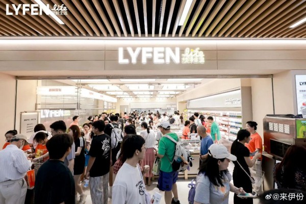 半年亏损“近亿”，来伊份的新店型能否成为转折点？