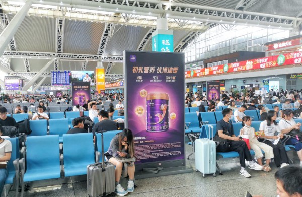存量博弈时代，优博瑞霂坚守“初乳配方”赛道，以高铁霸屏赋能母婴渠道，共赢确定性增长