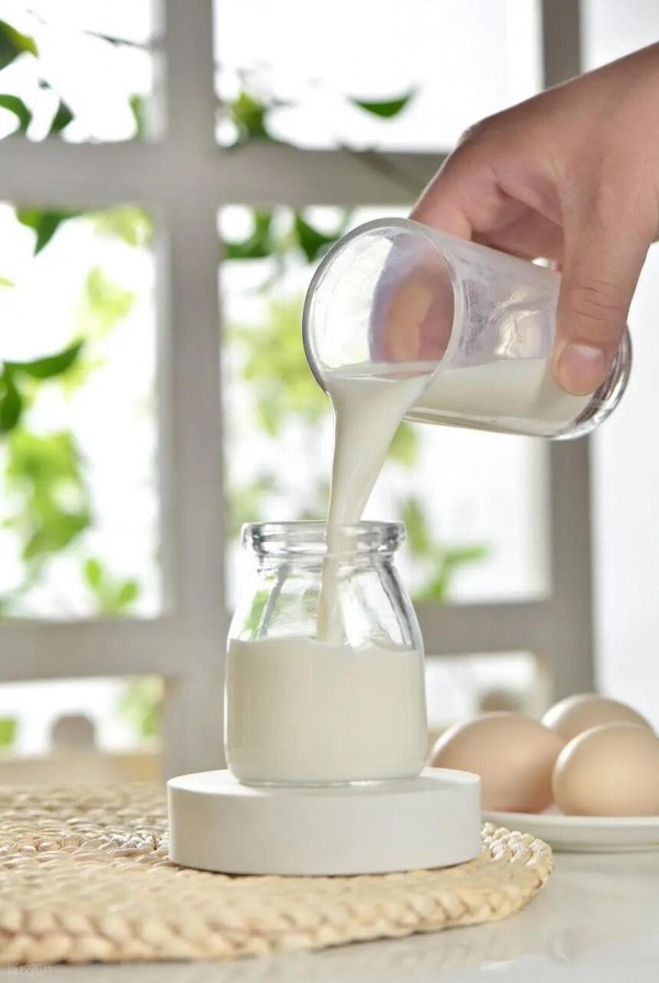 Q2线下乳品销售再跌8.5%，部分乳企利润暴跌65%，下半年还能翻身吗？