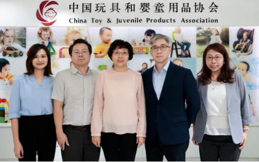 梁梅监事长会见全球贸易协会总监李兆康