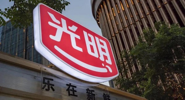 光明乳业四方受敌：伊利/蒙牛/君乐宝/新乳业正在布局围攻上海市场！