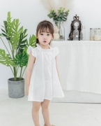 白色舒适连衣裙